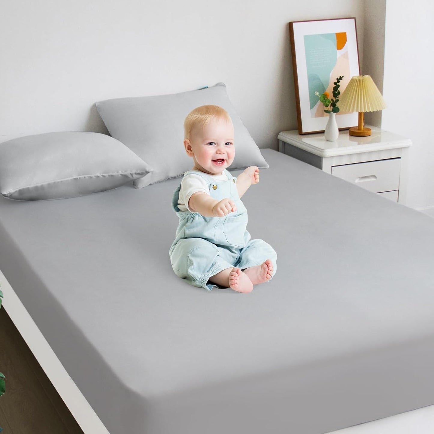 King Mattress Protector Waterproof, Noiseless & Soft Coverage King Size Mattress Cover Fitted Sheets with Deep Pocket up to 14", Super Breathable & Easy Wash Mattress Protector