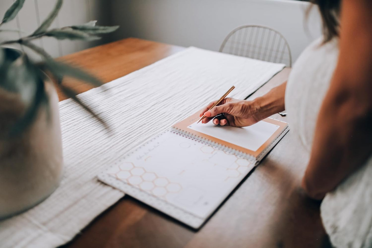 Lucy Darling Baby Memory Book – Honey Bee | Luxury Baby First Year Book & Photo Album | Gender Neutral Keepsake Journal for Milestones, Memories & Photos | Thoughtful Pregnancy Gift