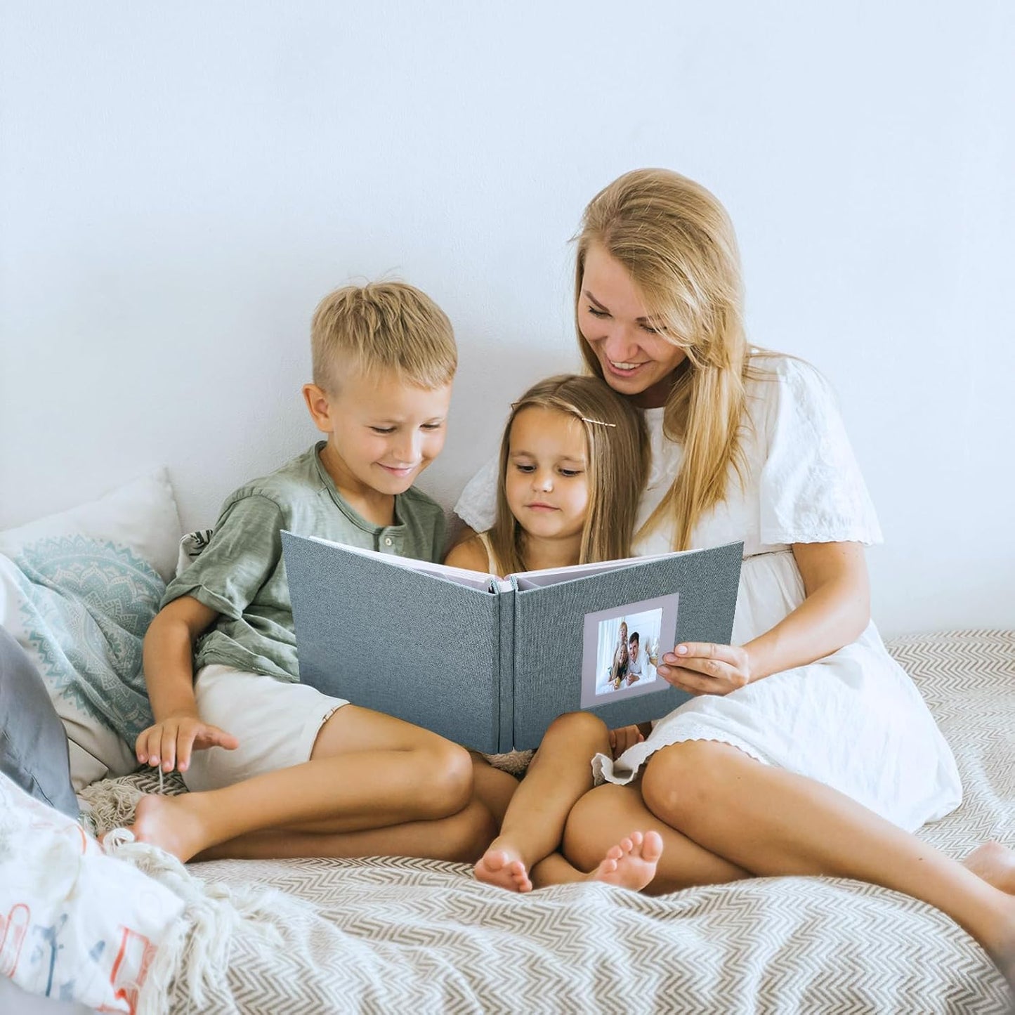 Photo Album Self Adhesive Pages Scrapbook Large Magnetic Photo Albums with Sticky Pages Scrapbooks for Wedding Baby for 4x6 5x7 8x10 Picture Photo Books 11x10.6 Green 60 Pages