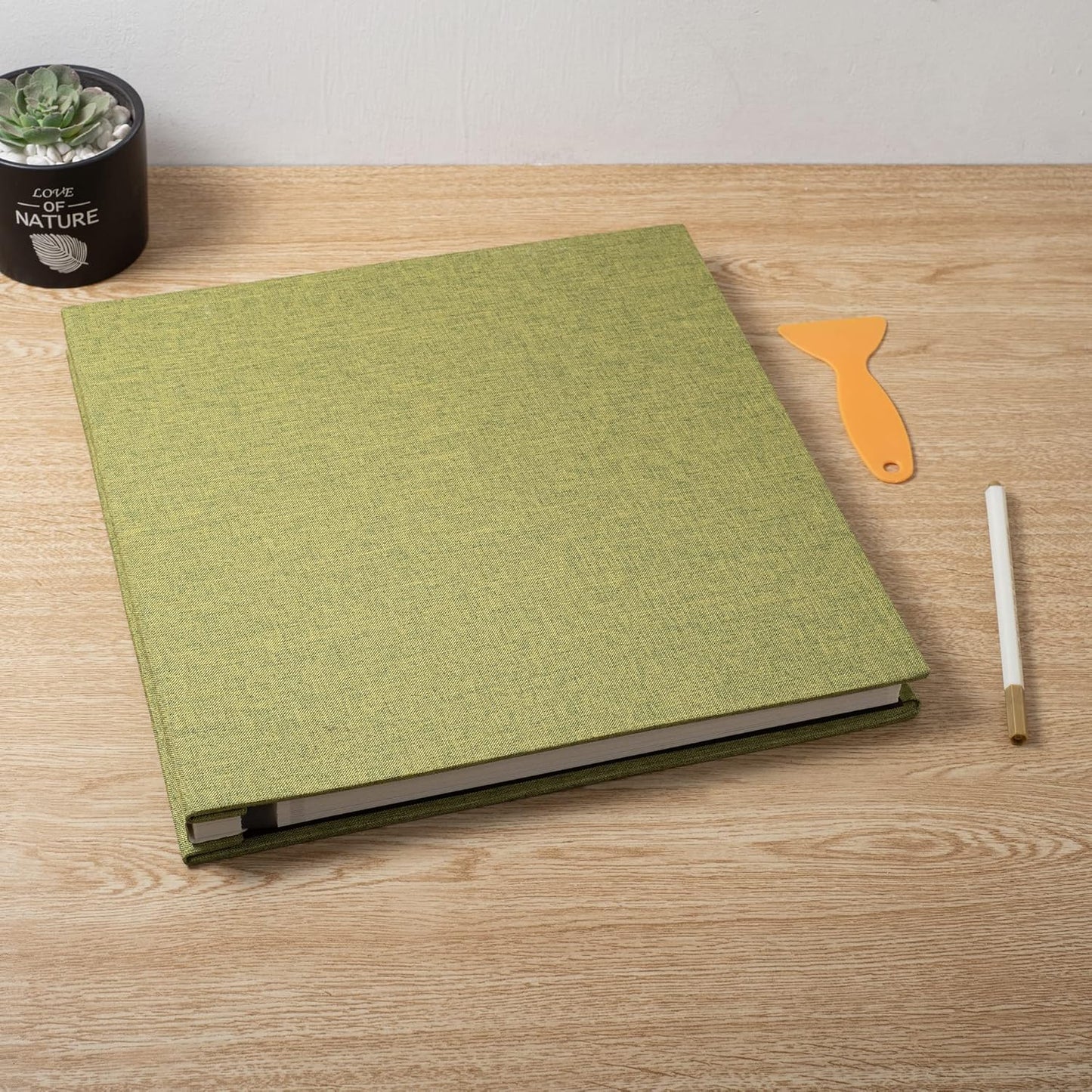 Large Photo Album Self Adhesive Scrapbook Album for 4×6 5×7 8×10 Pictures DIY Magnetic Linen Cover Album 60 Pages for Family Wedding Gifts with Metal Pen and Plastic Board