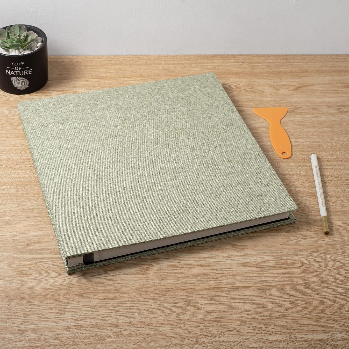 Large Photo Album Self Adhesive Scrapbook Album for 4×6 5×7 8×10 Pictures DIY Magnetic Linen Cover Album 60 Pages for Family Wedding Gifts with Metal Pen and Plastic Board