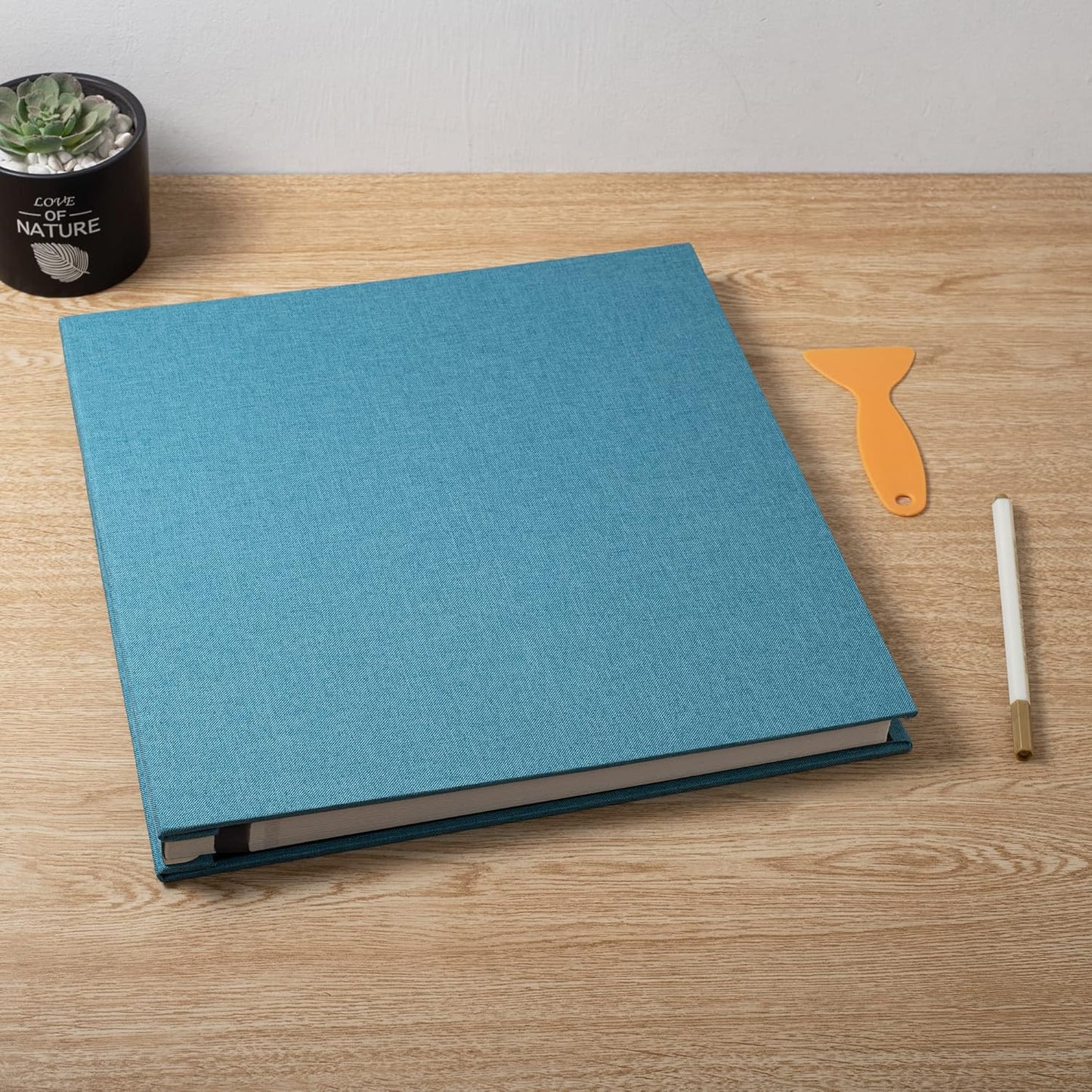 Large Photo Album Self Adhesive Scrapbook Album for 4×6 5×7 8×10 Pictures DIY Magnetic Linen Cover Album 40 Pages for Family Wedding Gifts with Metal Pen and Plastic Board