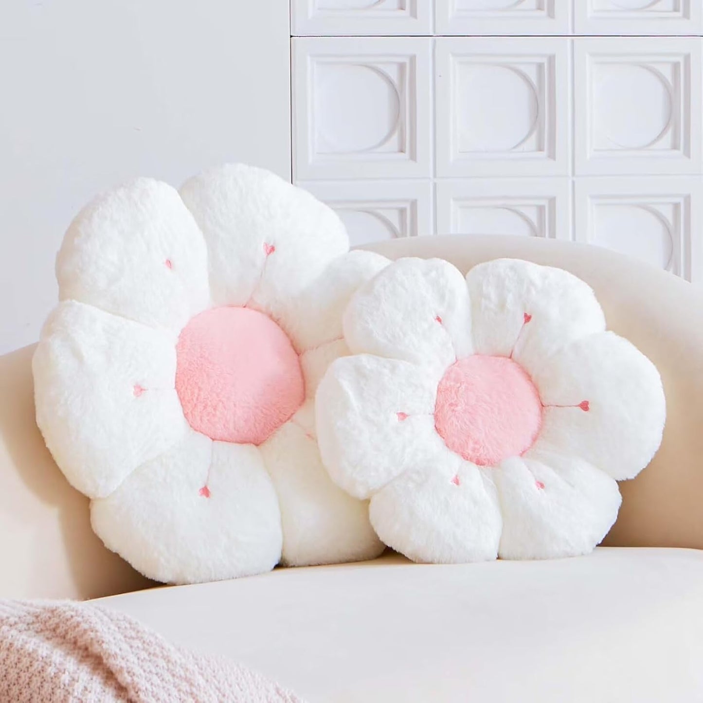 Flower Pillow, Cute Flower Shaped Decorative Pillow, Soft Rabbit Fur Daisy Pillow Home Decor Floor Seating Cushion for Bedroom Living Room (White 19.6 Inch)