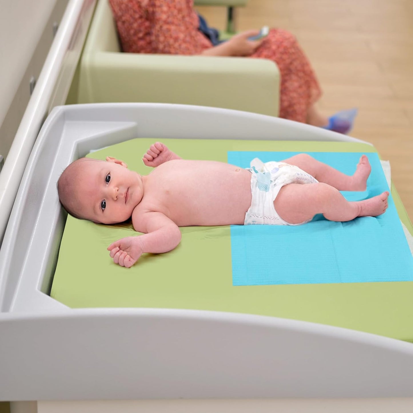 100pcs Disposable Changing Liner 2-ply Baby Changing Station Pad Disposable Changing Pads Diaper Changing Mat Portable Sanitary Liner Refills for Commercial Restrooms