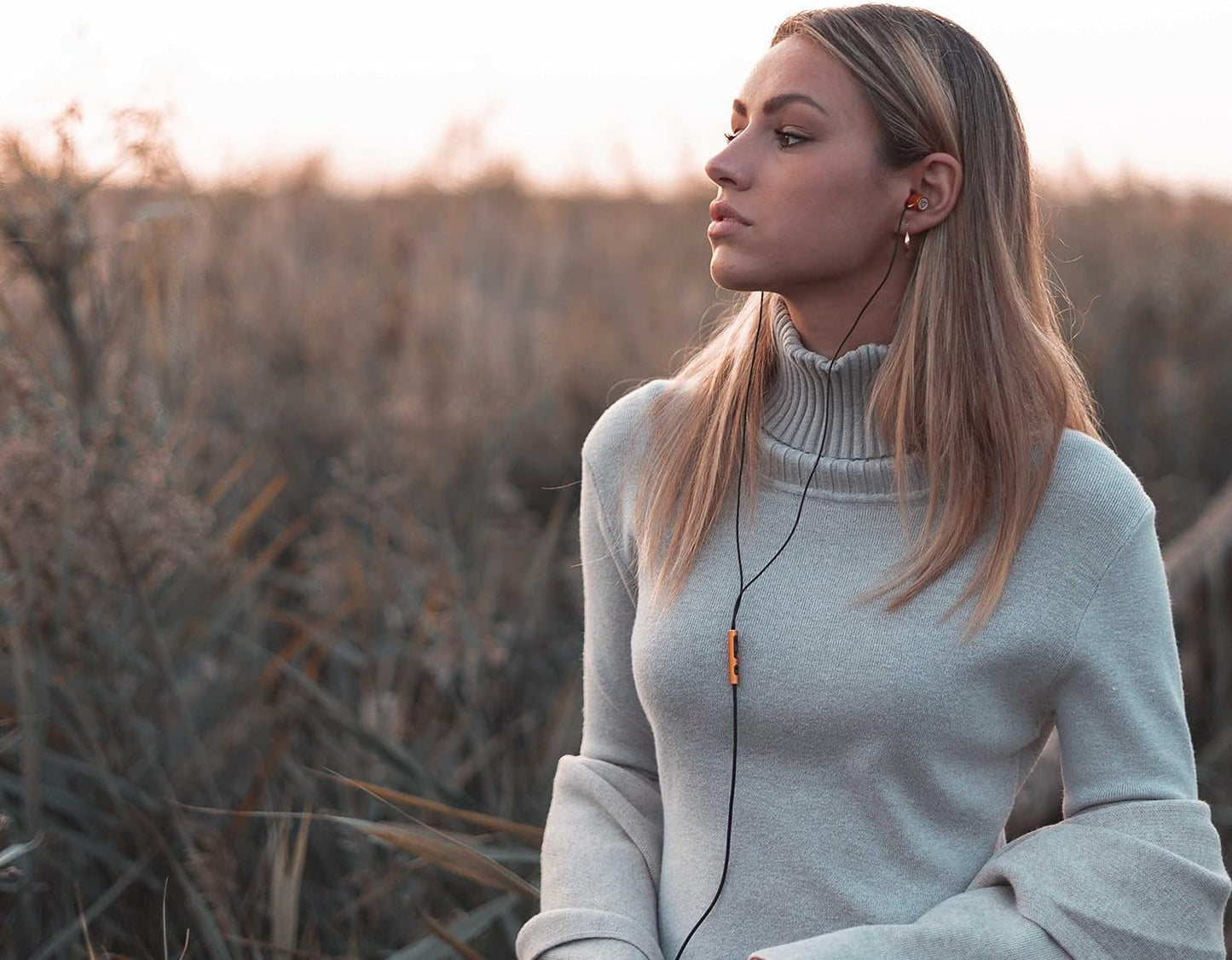 LUDOS Ultra Wired Earbuds in-Ear Headphones, 5 Years Warranty, Earphones with Microphone, Noise Isolating Ear Buds, Memory Foam for iPhone, Samsung, School Students, Kids, Women, Small Ears - Gold