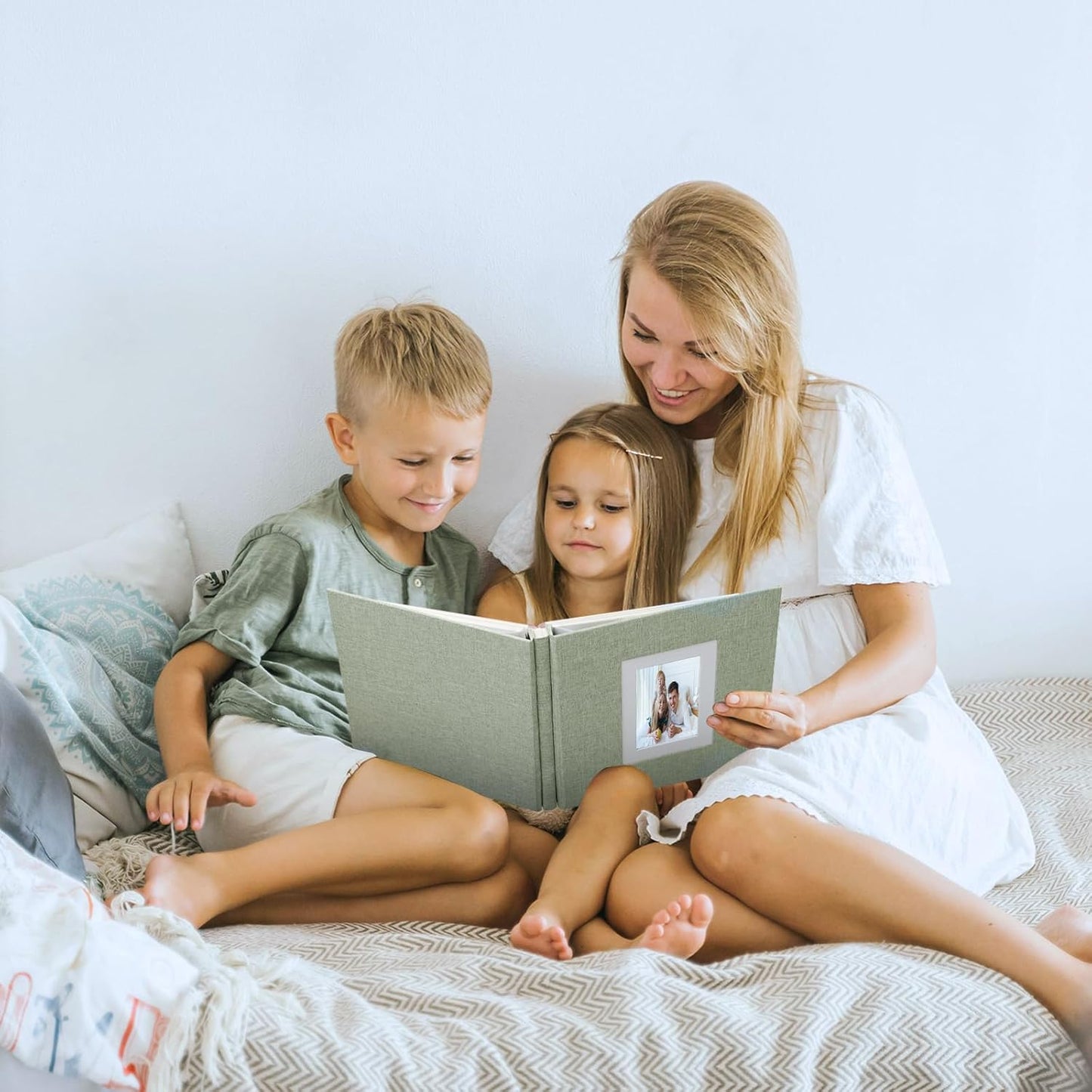 Photo Album Self Adhesive Pages Scrapbook Large Magnetic Photo Albums with Sticky Pages Scrapbooks for Wedding Baby for 4x6 5x7 8x10 Picture Photo Books 11x10.6 GrassGreen 60 Pages