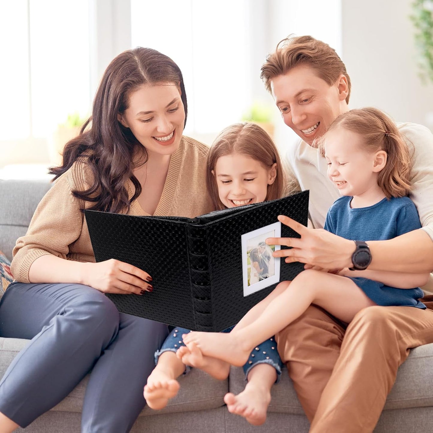 RECUTMS Photo Album 4x6 800 Pockets Photos Large Capacity Photo Album Book with Vertical and Horizontal Pockets Classic Leather Photo Book with Window Design for Baby Family Wedding Vacation(Black)