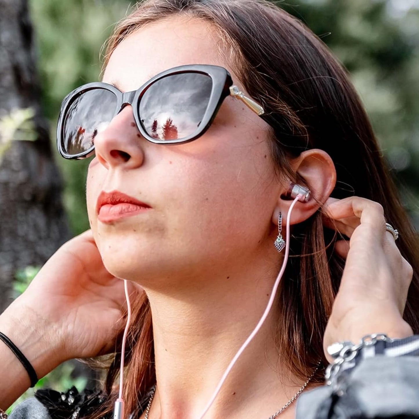 LUDOS Clamor USB C Headphones for iPhone 16 15 Pro Max Plus iPad Pro, 5 Years Warranty, USB-C Earbuds for Samsung Galaxy S24 S23 Ultra S22 S21 FE S20 A55 A54 A53, USB Type C Earphones - Pink