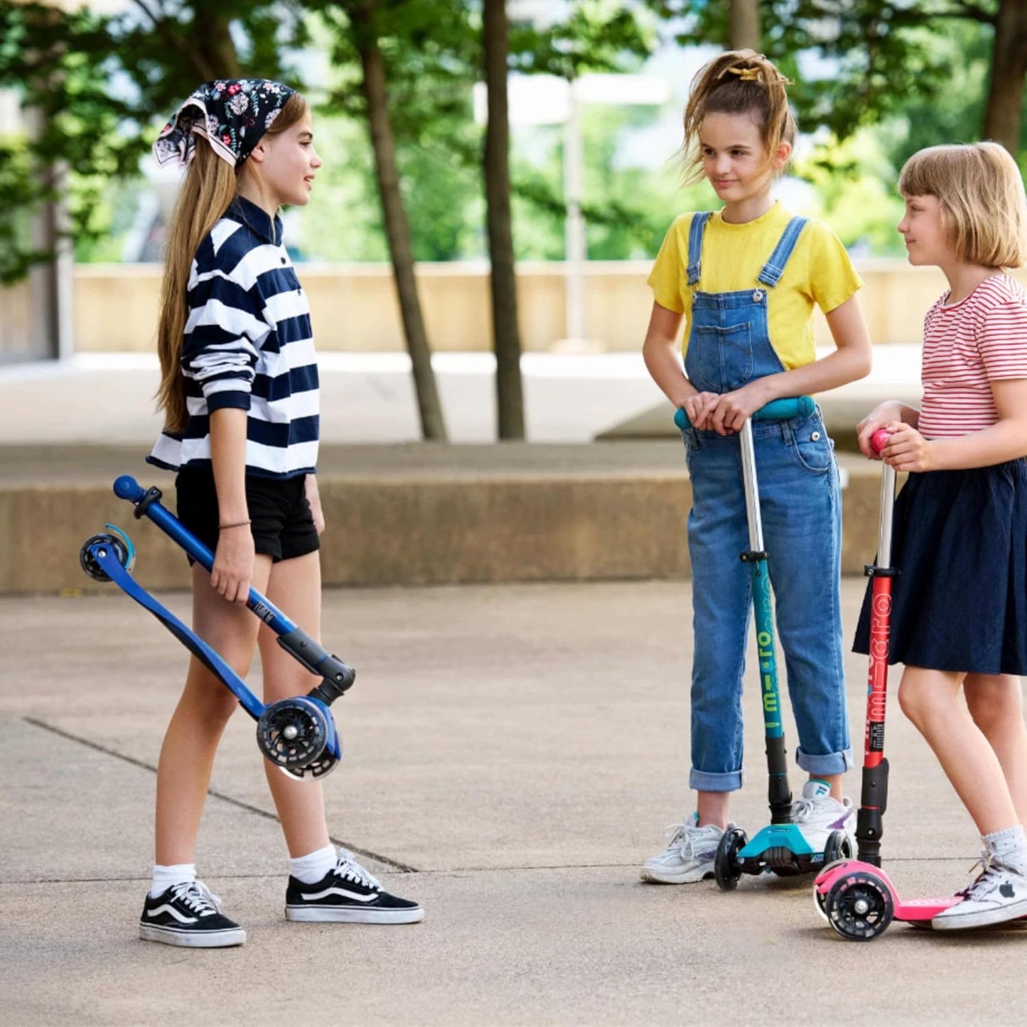 Micro Kickboard - Maxi Deluxe Foldable LED - Three Wheeled, Lean-to-Steer, Fold-to-Carry Swiss-Designed Micro Scooter for Kids with Motion-Activated Light-Up Wheels for Ages 5-12