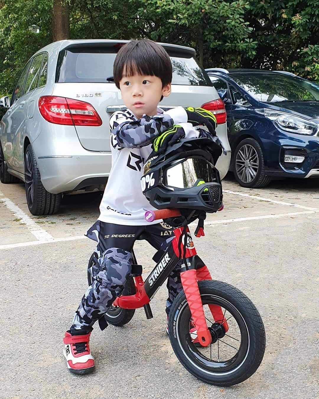 Soft-Style Kids Knee and Elbow Pads with Bike Gloves, Flexible Impact-Resistant Gear for Ages 2-11, Designed for Balance Bikes, Roller-Skating, and Skateboarding