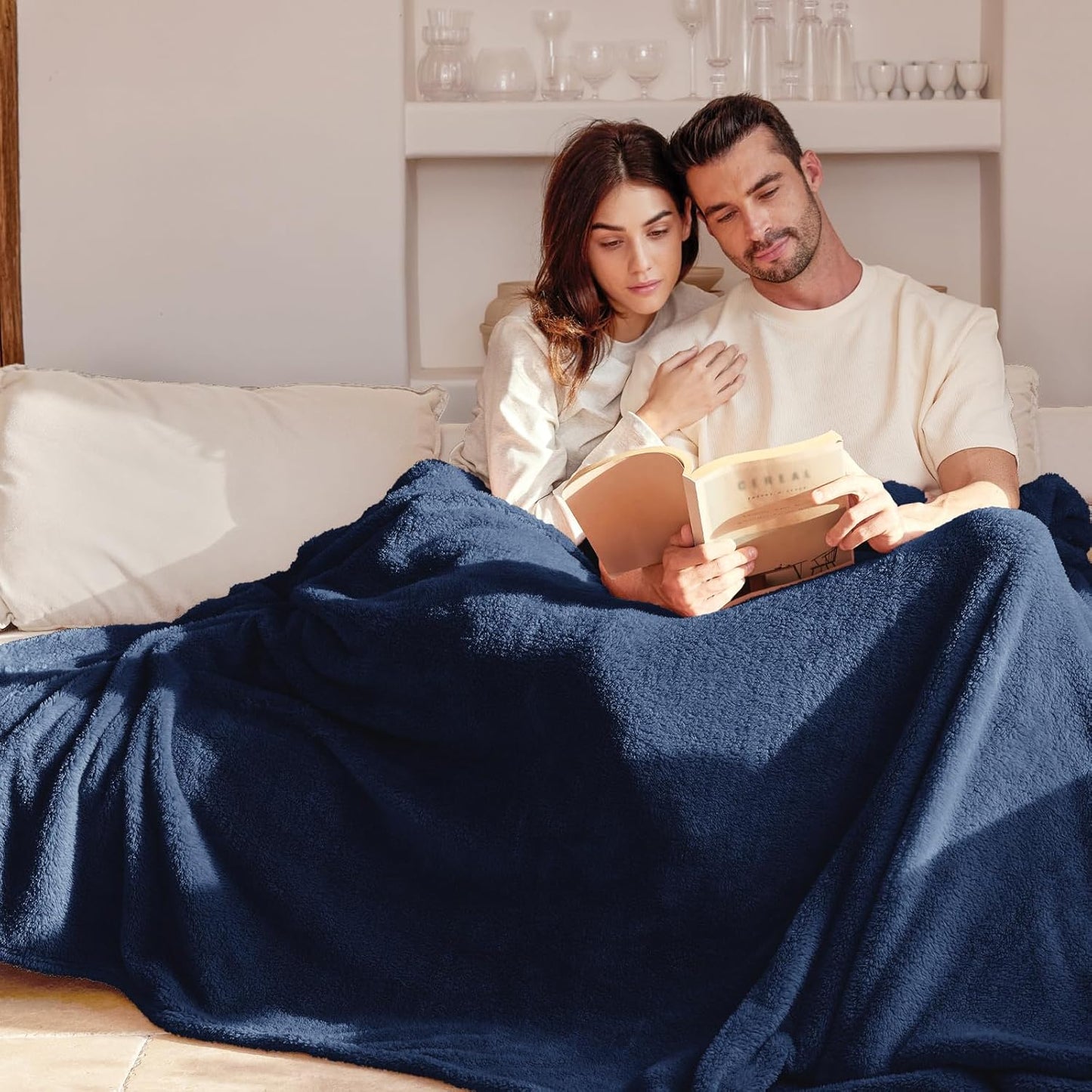 Exclusivo Mezcla Queen Size Flannel Fleece Blanket, Super Soft Velvet Plush Bed Blanket, Fuzzy Cozy and Warm for All Seasons, 90x90 Inches, Navy Blue