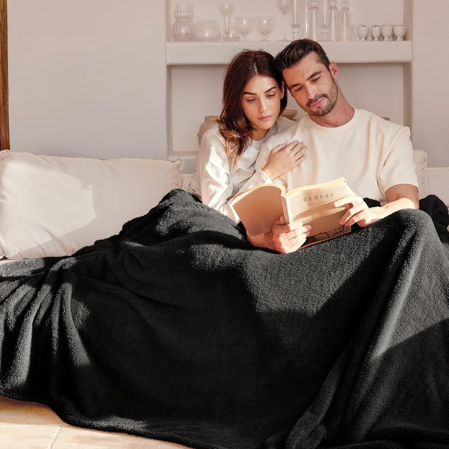 Exclusivo Mezcla Twin Size Flannel Fleece Blanket, Super Soft Velvet Plush Bed Blanket, Fuzzy Cozy and Warm for All Seasons, 60x80 Inches, Black