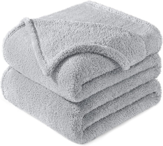 Exclusivo Mezcla King Size Flannel Fleece Blanket, Super Soft Velvet Plush Bed Blanket, Fuzzy Cozy and Warm for All Seasons, 90x104 Inches, Light Grey