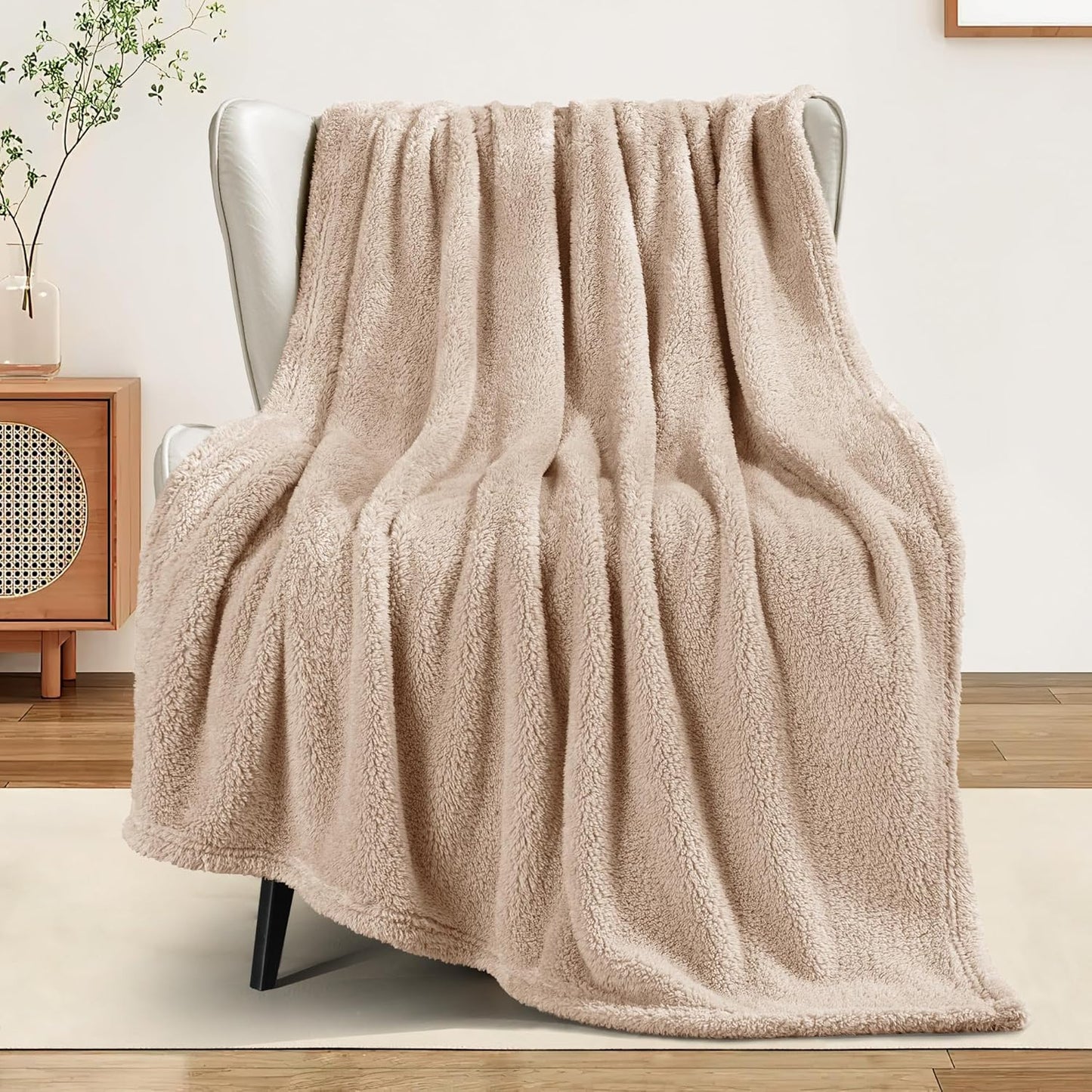 Exclusivo Mezcla Soft Fleece Throw Blanket for Couch, Super Soft Velvet Plush Bed Blanket, Fuzzy Cozy and Warm for All Seasons, 50x60 Inches, Camel