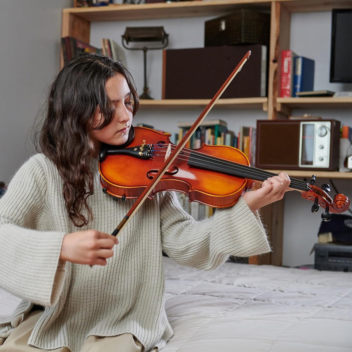 Cecilio Violin 4/4 Full Size Kit Hand Oil Rub Highly Flamed 1-Piece Back Solidwood Violin with D'Addario Prelude Strings, Size 4/4 (Full Size)